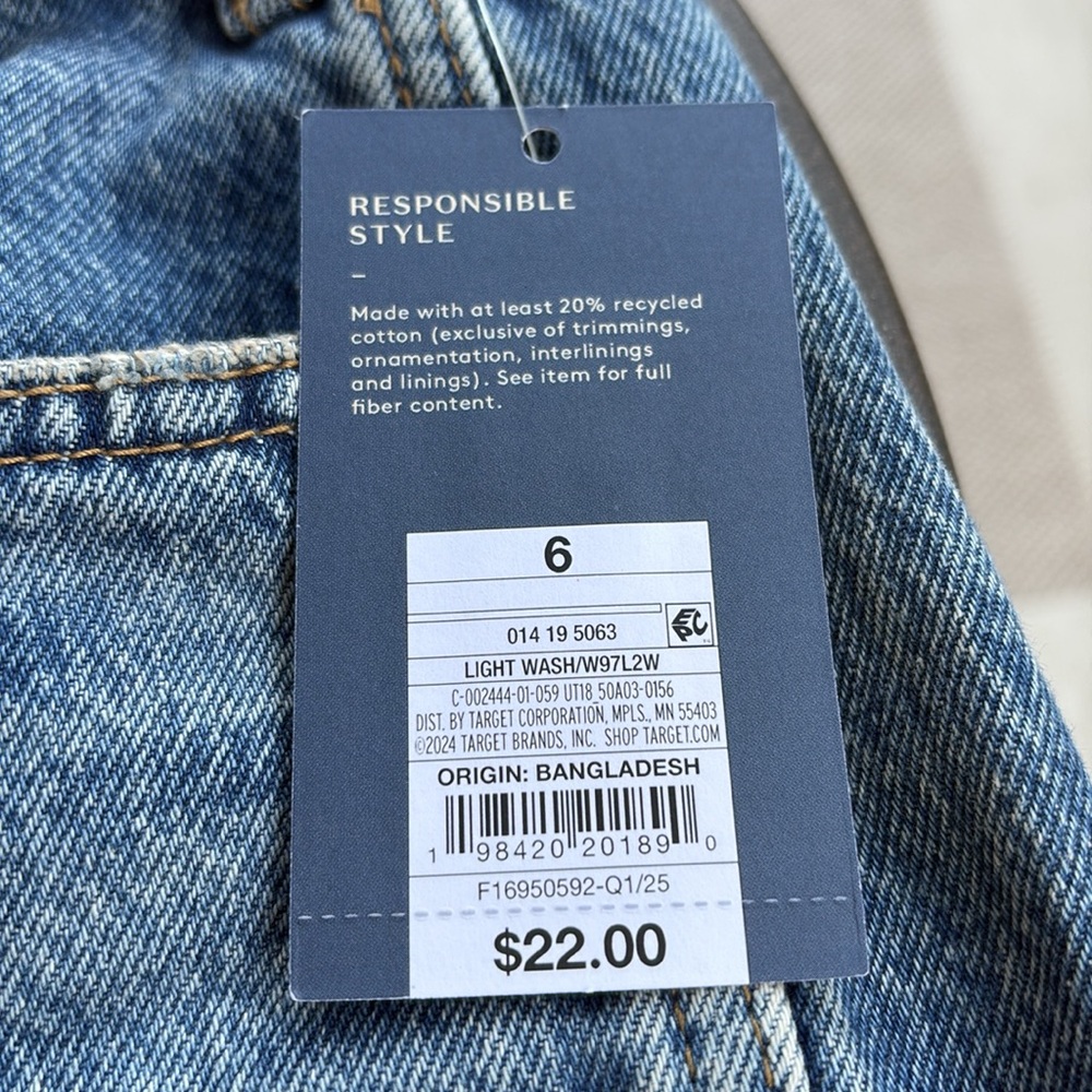 NWT Women's High-Rise Cutoff Mini Jean Shorts - Universal Thread™ Light Wash, 6 - Picture 10 of 13